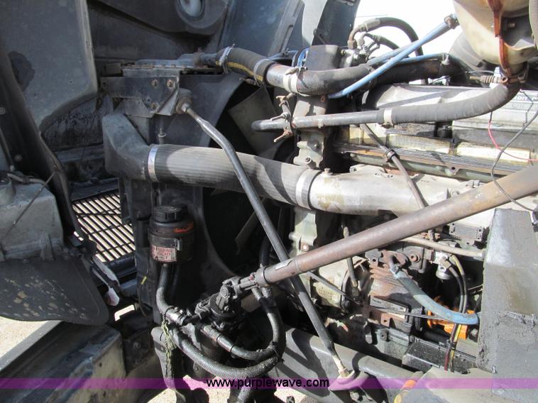 image for item D3073 1993 Volvo WIAM semi truck