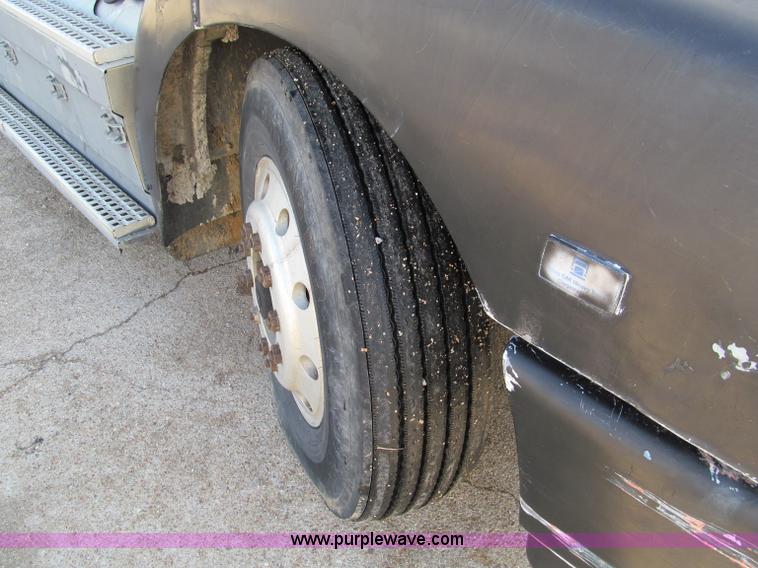 image for item D3073 1993 Volvo WIAM semi truck