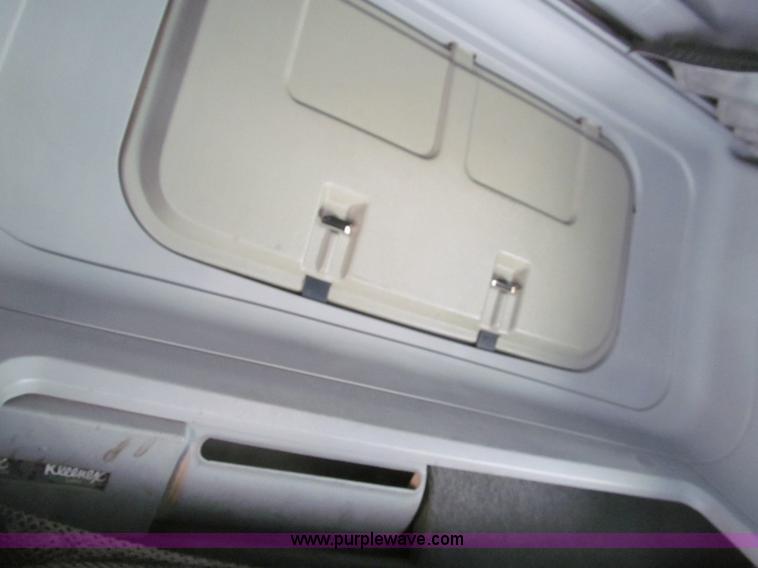 image for item D3076 2000 Freightliner FLD120 Classic XL semi truck