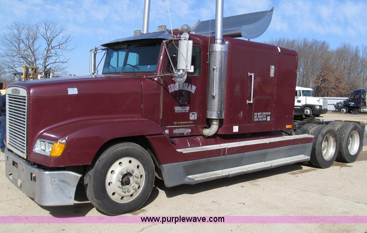 image for item D3077 1995 Freightliner FLD120 semi truck
