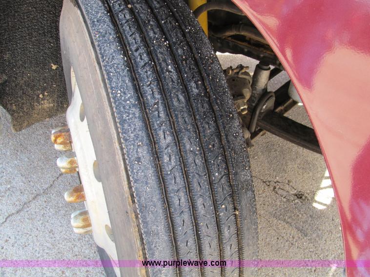 image for item D3077 1995 Freightliner FLD120 semi truck