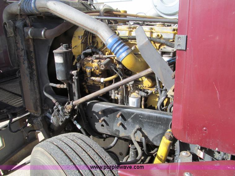 image for item D3077 1995 Freightliner FLD120 semi truck