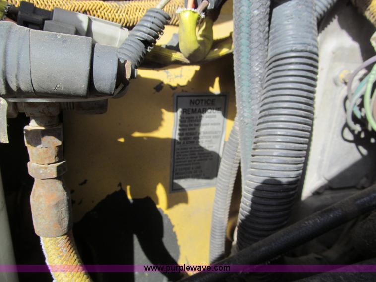 image for item D3077 1995 Freightliner FLD120 semi truck