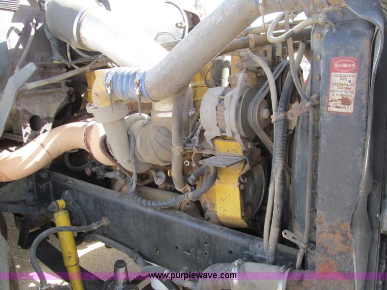 image for item D3077 1995 Freightliner FLD120 semi truck