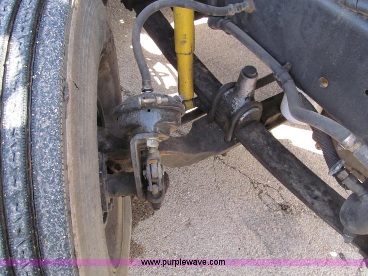 image for item D3077 1995 Freightliner FLD120 semi truck