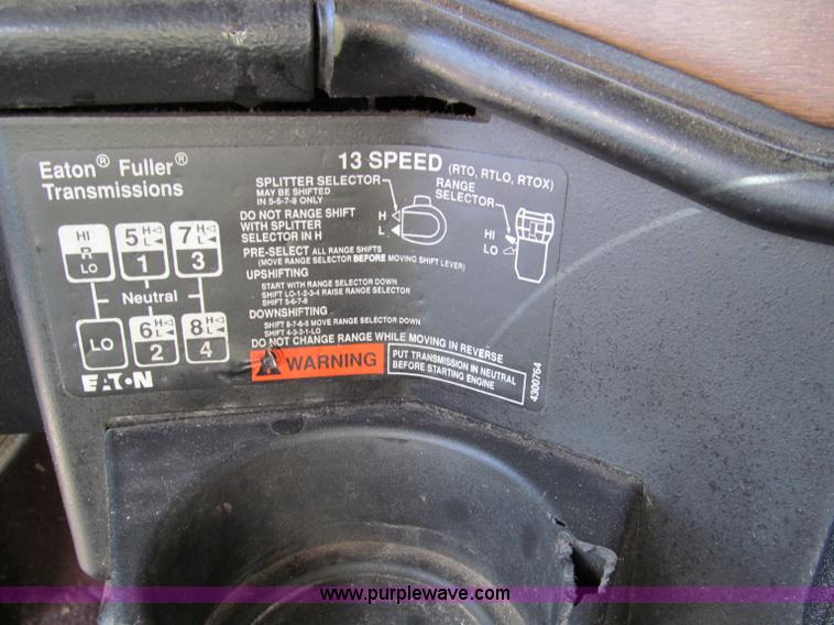 image for item D3077 1995 Freightliner FLD120 semi truck