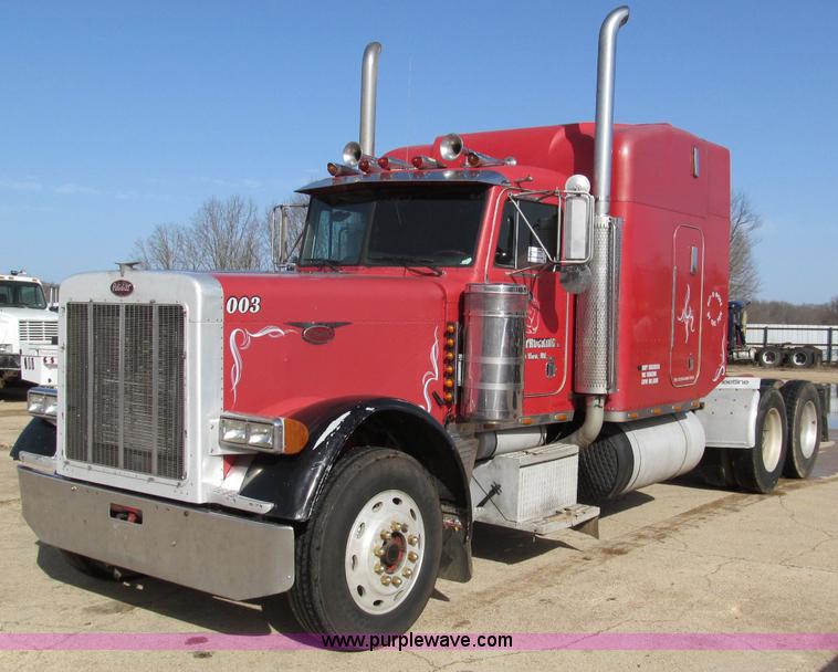 image for item D3078 1993 Peterbilt 379 semi truck