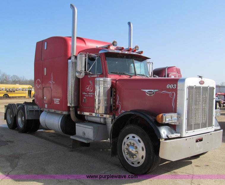 image for item D3078 1993 Peterbilt 379 semi truck