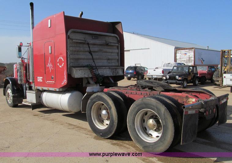 image for item D3078 1993 Peterbilt 379 semi truck