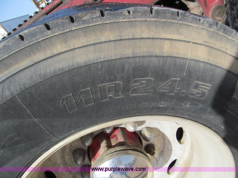 image for item D3078 1993 Peterbilt 379 semi truck