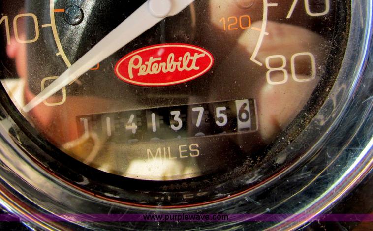 image for item D3078 1993 Peterbilt 379 semi truck