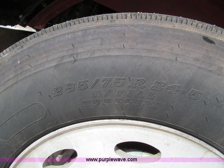 image for item D3078 1993 Peterbilt 379 semi truck