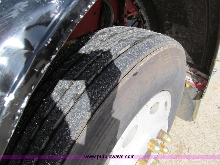 image for item D3078 1993 Peterbilt 379 semi truck