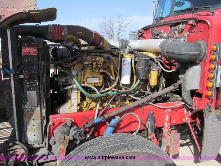 image for item D3078 1993 Peterbilt 379 semi truck