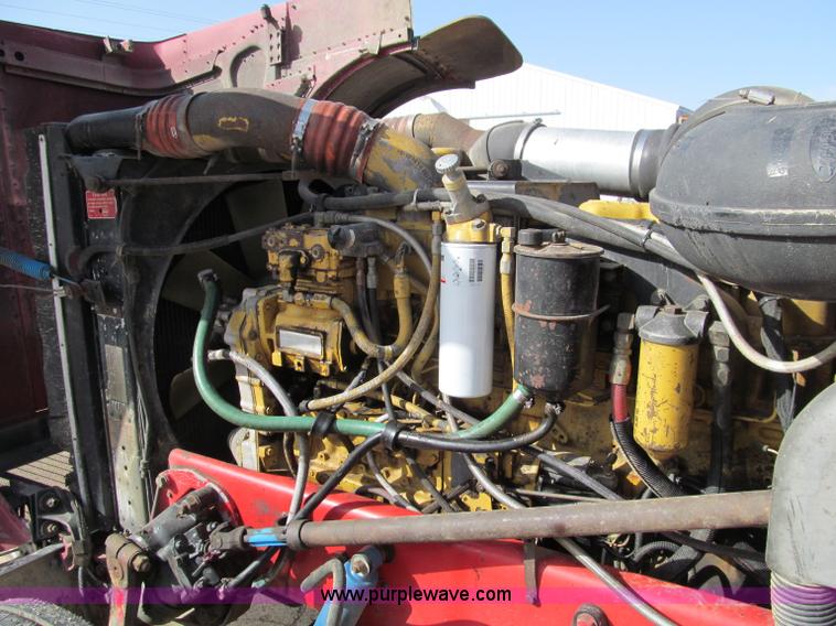 image for item D3078 1993 Peterbilt 379 semi truck