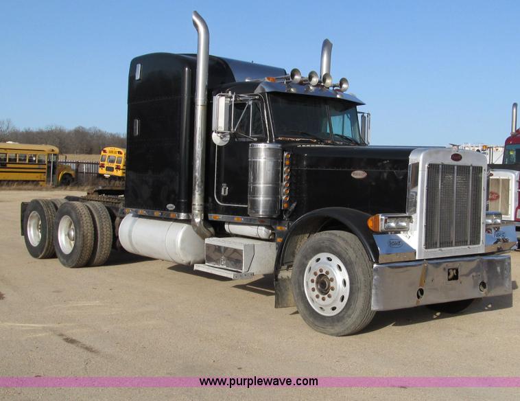 image for item D3088 1995 Peterbilt 379 semi truck