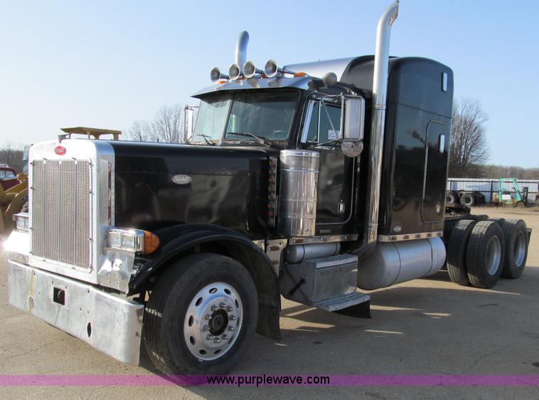 image for item D3088 1995 Peterbilt 379 semi truck