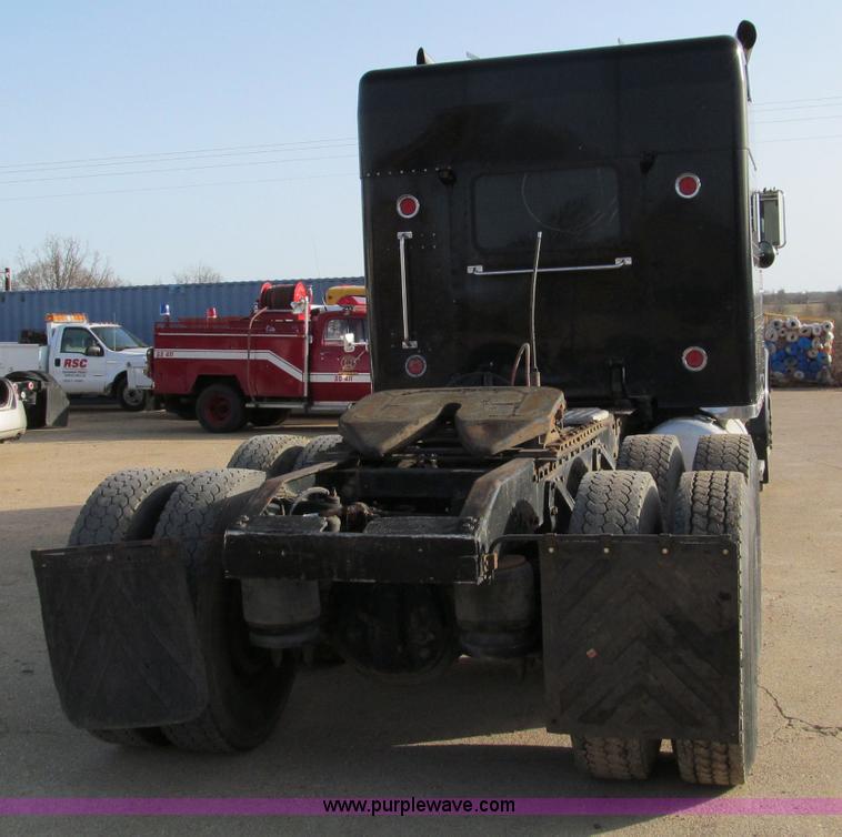 image for item D3088 1995 Peterbilt 379 semi truck