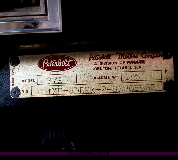 image for item D3088 1995 Peterbilt 379 semi truck