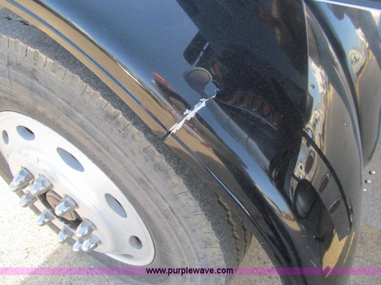 image for item D3088 1995 Peterbilt 379 semi truck