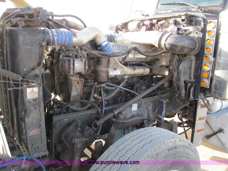 image for item D3088 1995 Peterbilt 379 semi truck