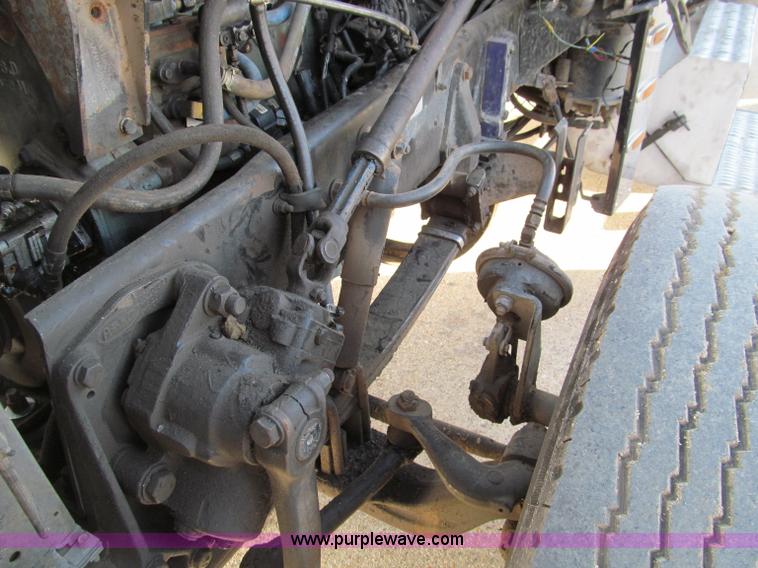 image for item D3088 1995 Peterbilt 379 semi truck