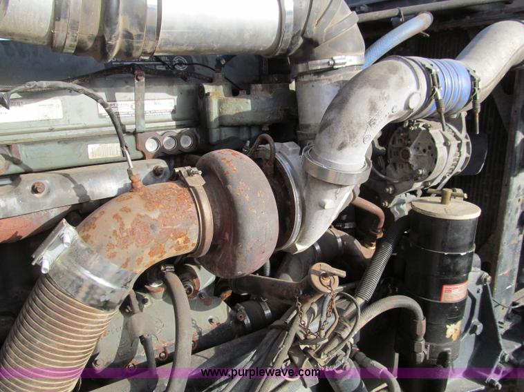 image for item D3088 1995 Peterbilt 379 semi truck