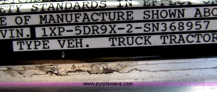 image for item D3088 1995 Peterbilt 379 semi truck