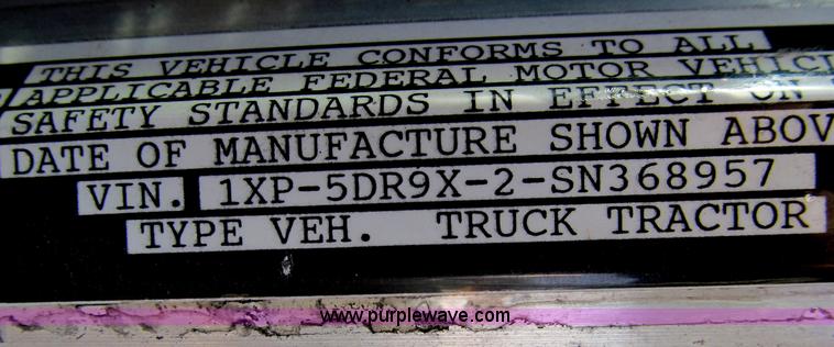 image for item D3088 1995 Peterbilt 379 semi truck