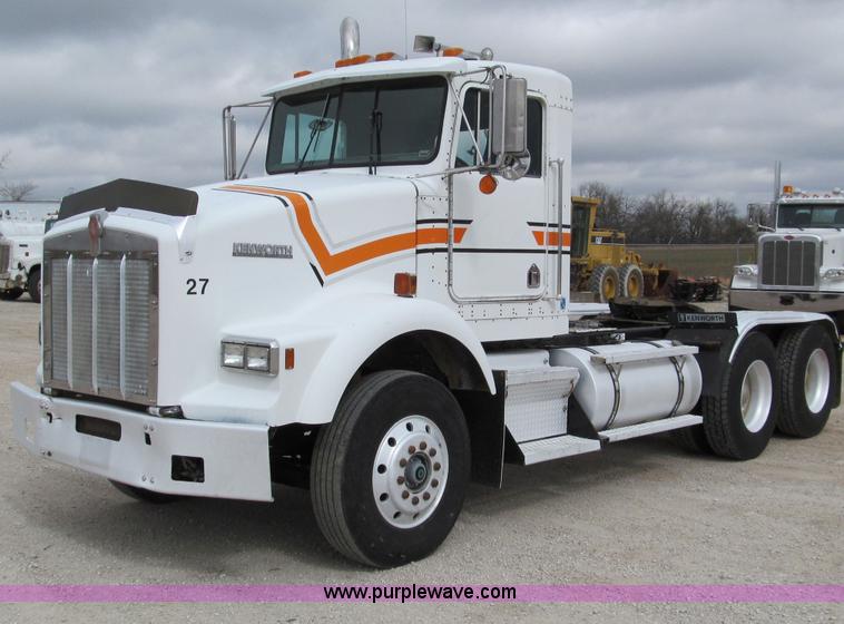 image for item D3099 1994 Kenworth T800 semi truck