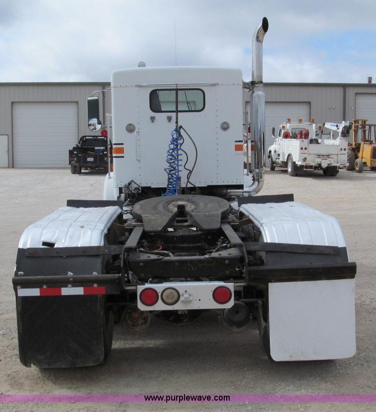 image for item D3099 1994 Kenworth T800 semi truck