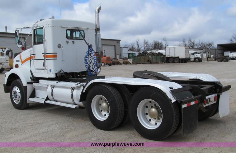 image for item D3099 1994 Kenworth T800 semi truck