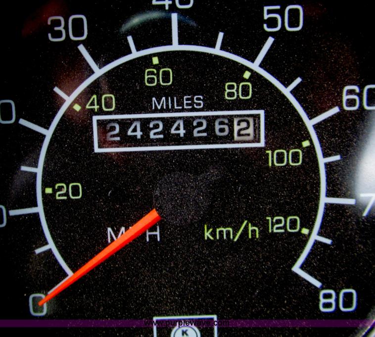 image for item D3099 1994 Kenworth T800 semi truck