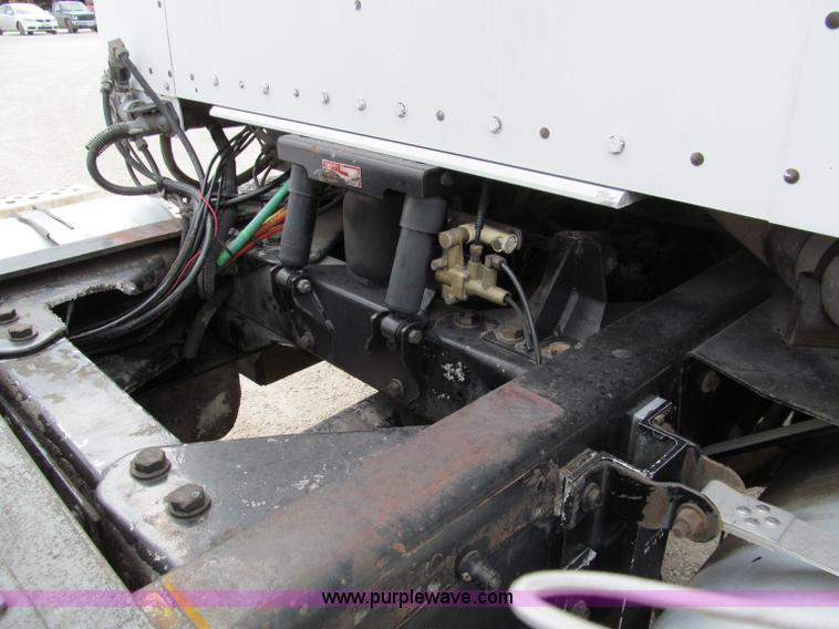 image for item D3099 1994 Kenworth T800 semi truck