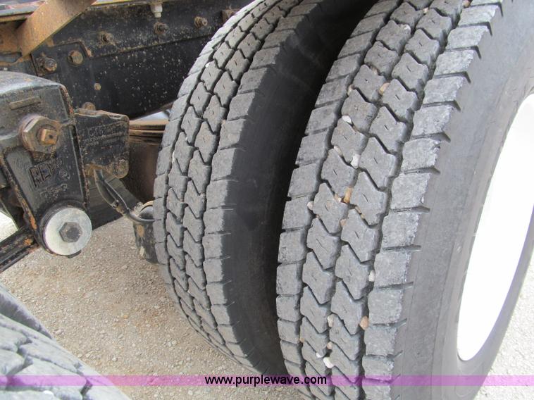 image for item D3099 1994 Kenworth T800 semi truck