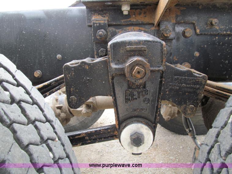 image for item D3099 1994 Kenworth T800 semi truck