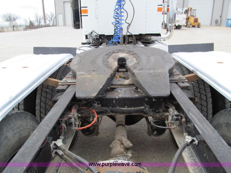 image for item D3099 1994 Kenworth T800 semi truck