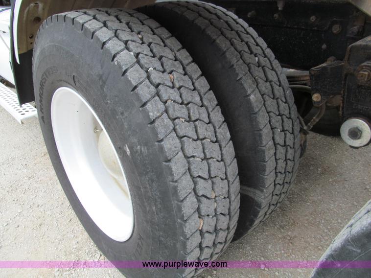 image for item D3099 1994 Kenworth T800 semi truck