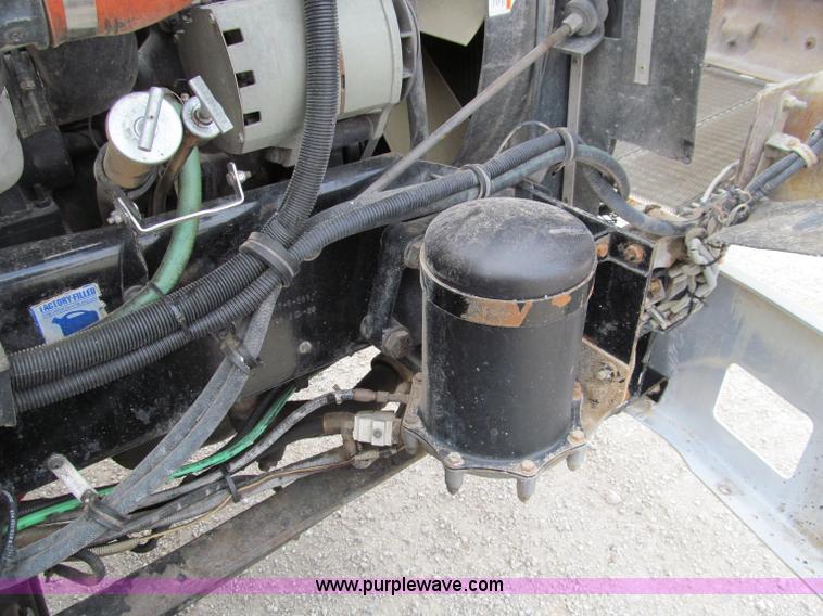 image for item D3099 1994 Kenworth T800 semi truck