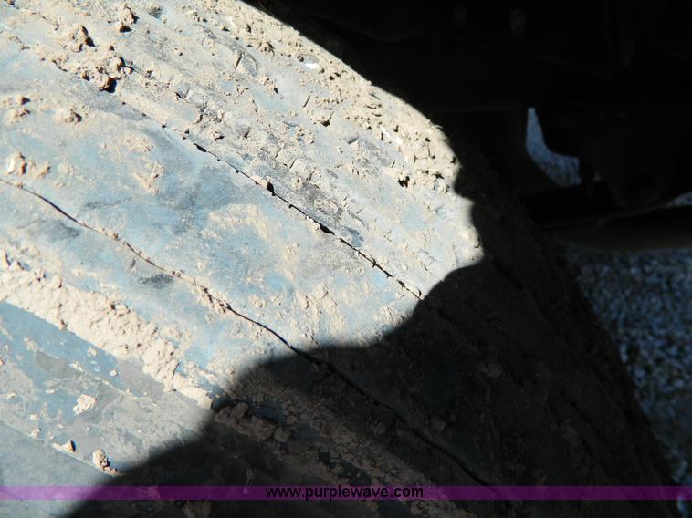 image for item D8866 2004 Freightliner Columbia semi truck