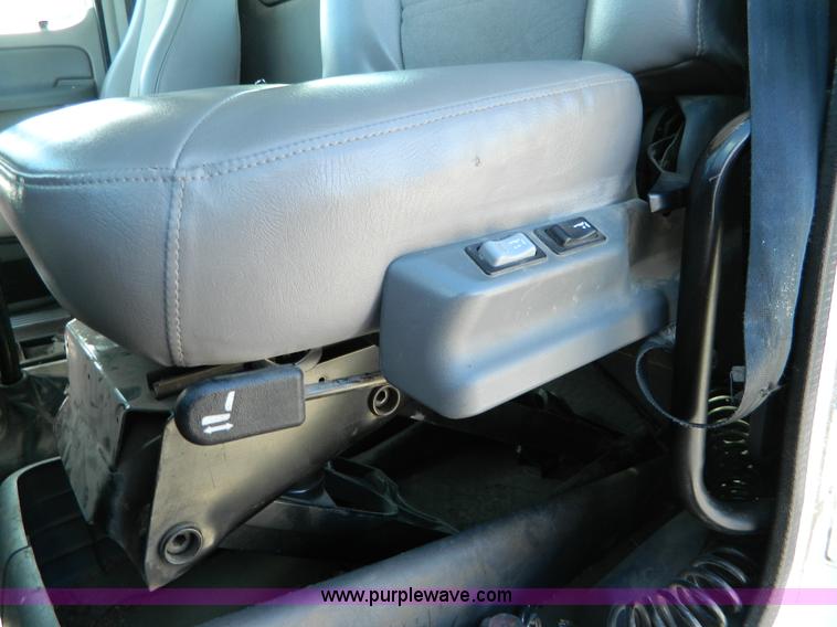 image for item D8866 2004 Freightliner Columbia semi truck