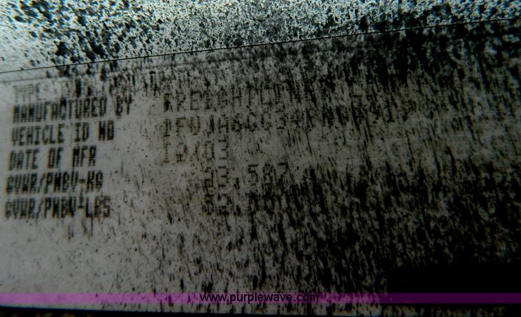 image for item D8866 2004 Freightliner Columbia semi truck