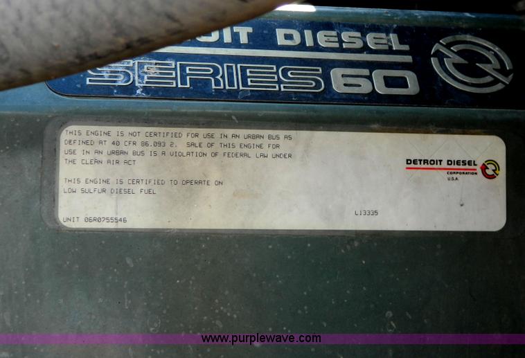 image for item D8866 2004 Freightliner Columbia semi truck