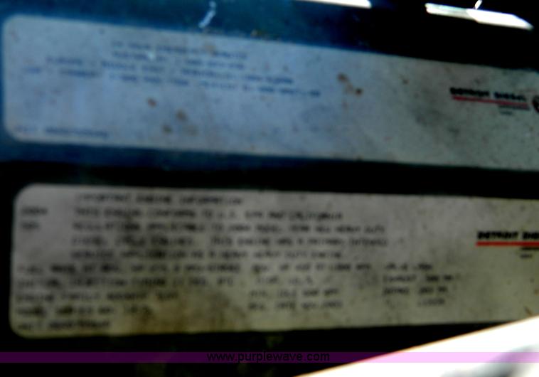 image for item D8866 2004 Freightliner Columbia semi truck