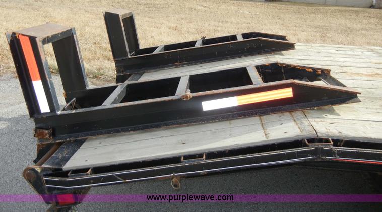 image for item C4102 2007 Kaufman 20' dual axle trailer