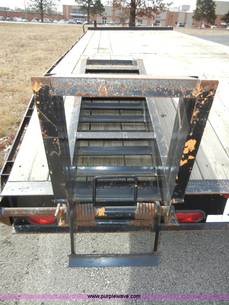 image for item C4102 2007 Kaufman 20' dual axle trailer
