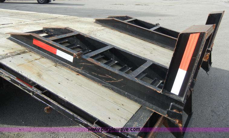 image for item C4102 2007 Kaufman 20' dual axle trailer