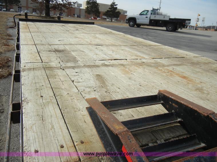 image for item C4102 2007 Kaufman 20' dual axle trailer