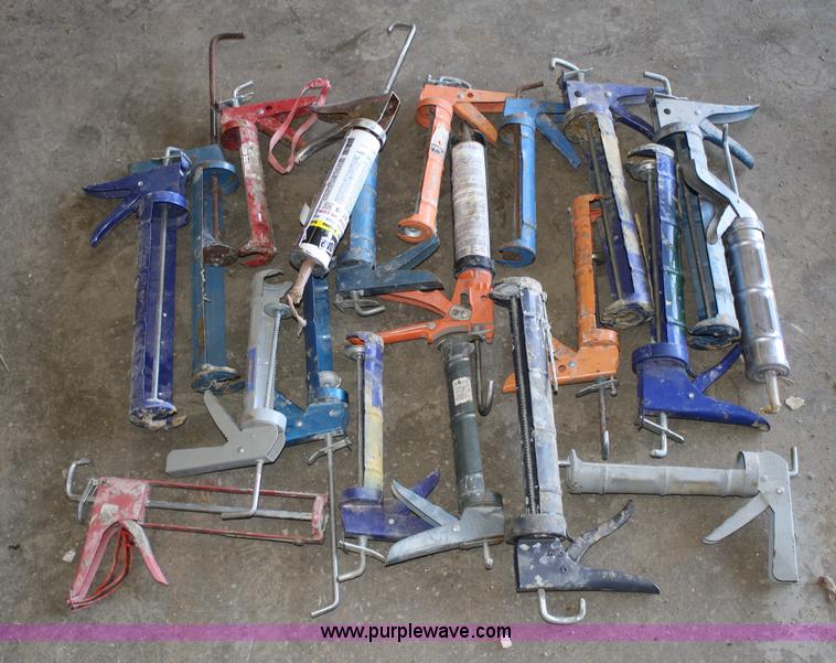 image for item H9718 (20) assorted caulking guns
