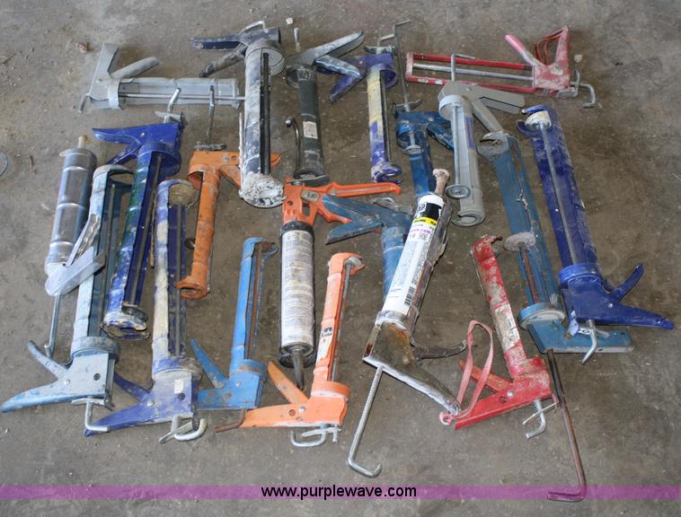 image for item H9718 (20) assorted caulking guns
